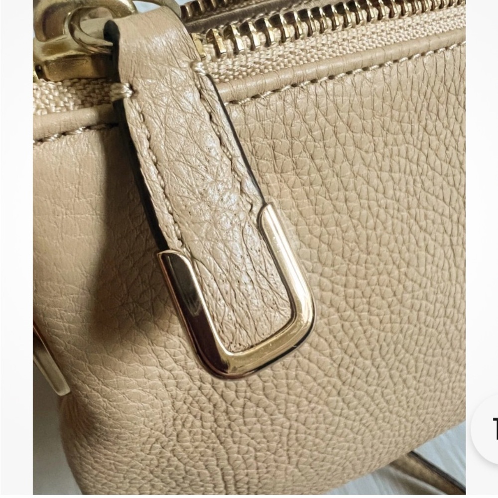Coach 49992 Madison Leather East West Swingpack In Tan NWOT condition - Picture 4 of 6